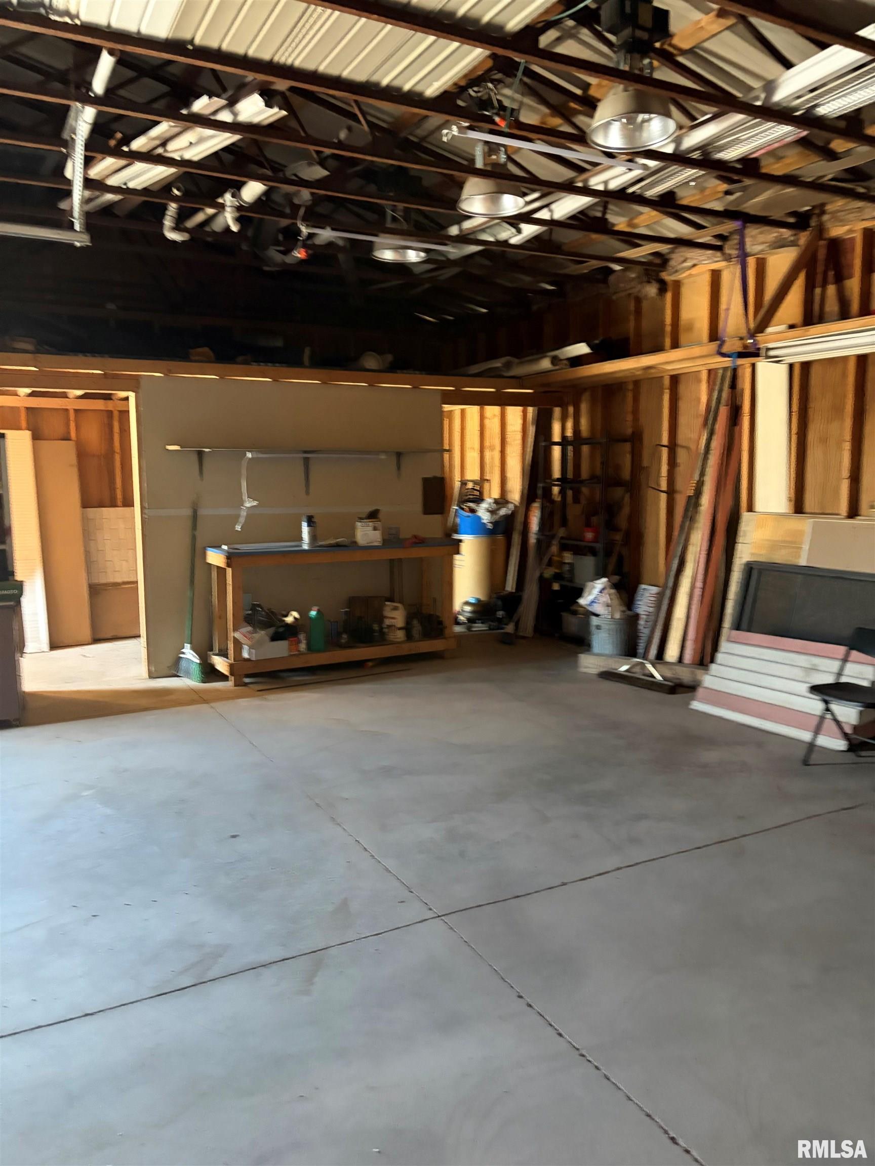 1512 Spring Bay Road East Peoria, IL 61611 - Photo 31 of 34