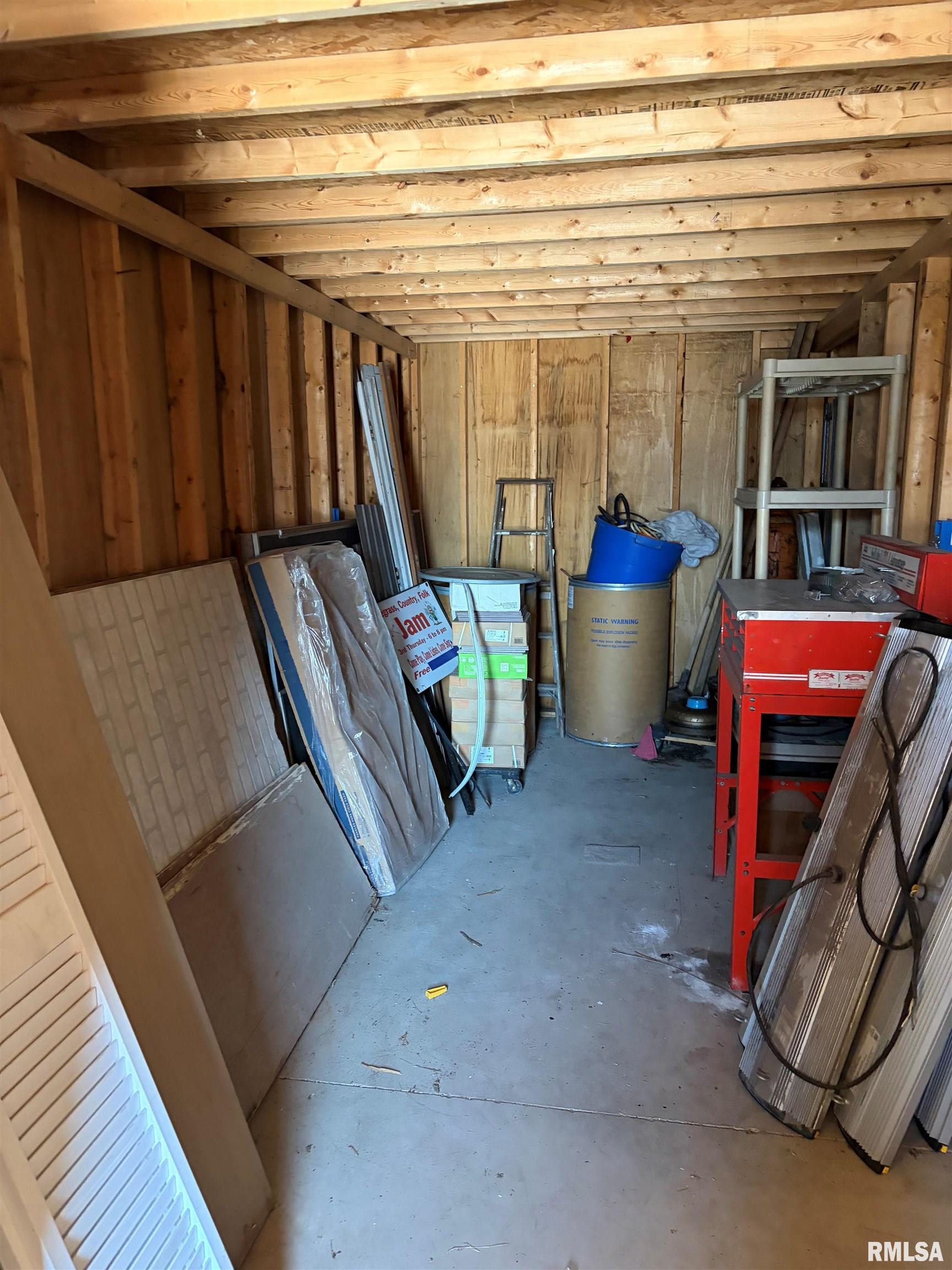 1512 Spring Bay Road East Peoria, IL 61611 - Photo 33 of 34