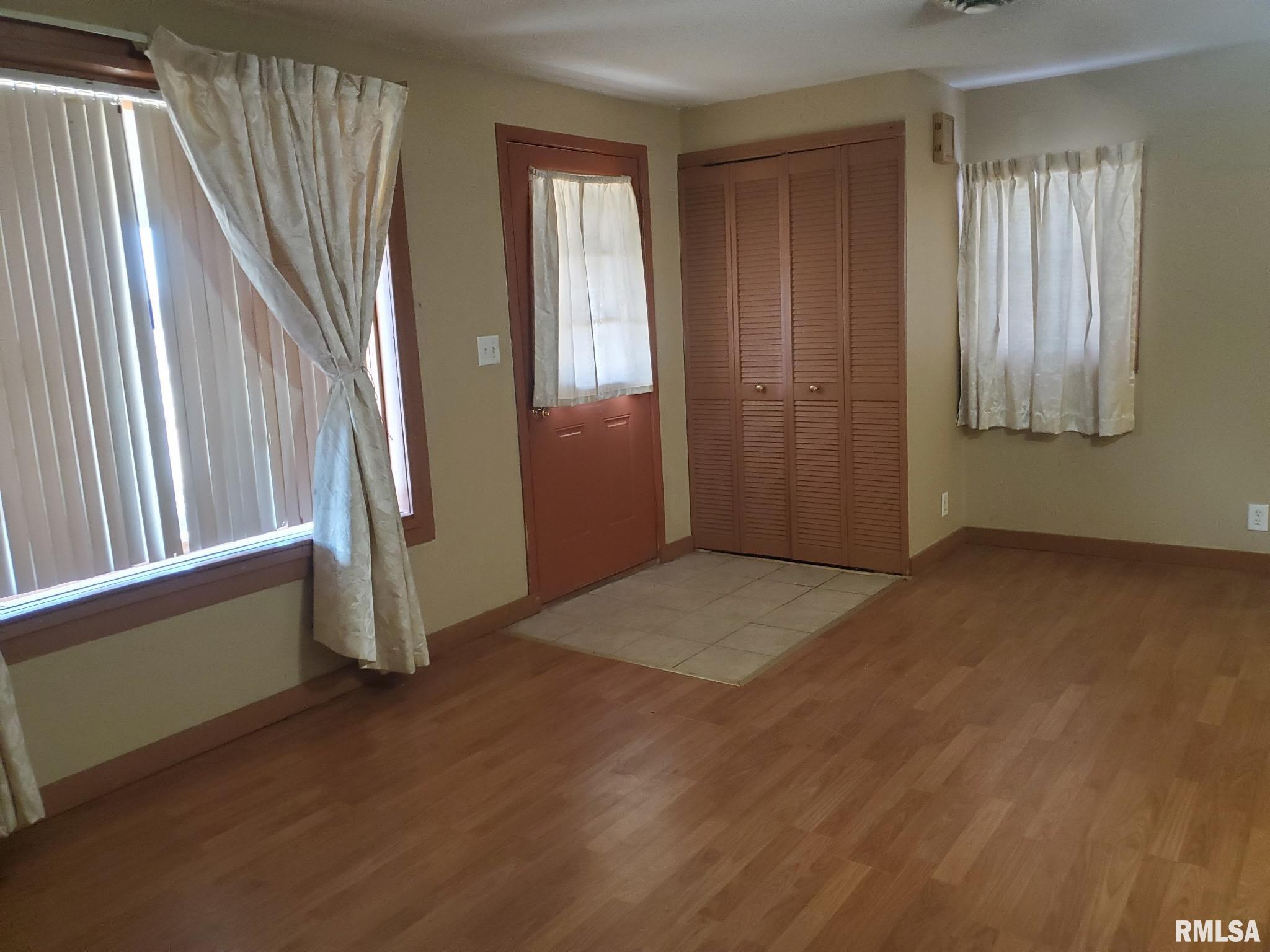 1512 Spring Bay Road East Peoria, IL 61611 - Photo 4 of 34