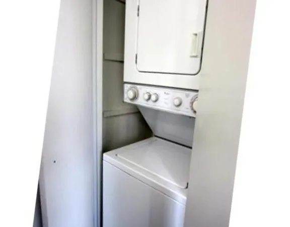 $1,900 | 285 Hawthorn Street, Unit 2, New Bedford, MA 02740