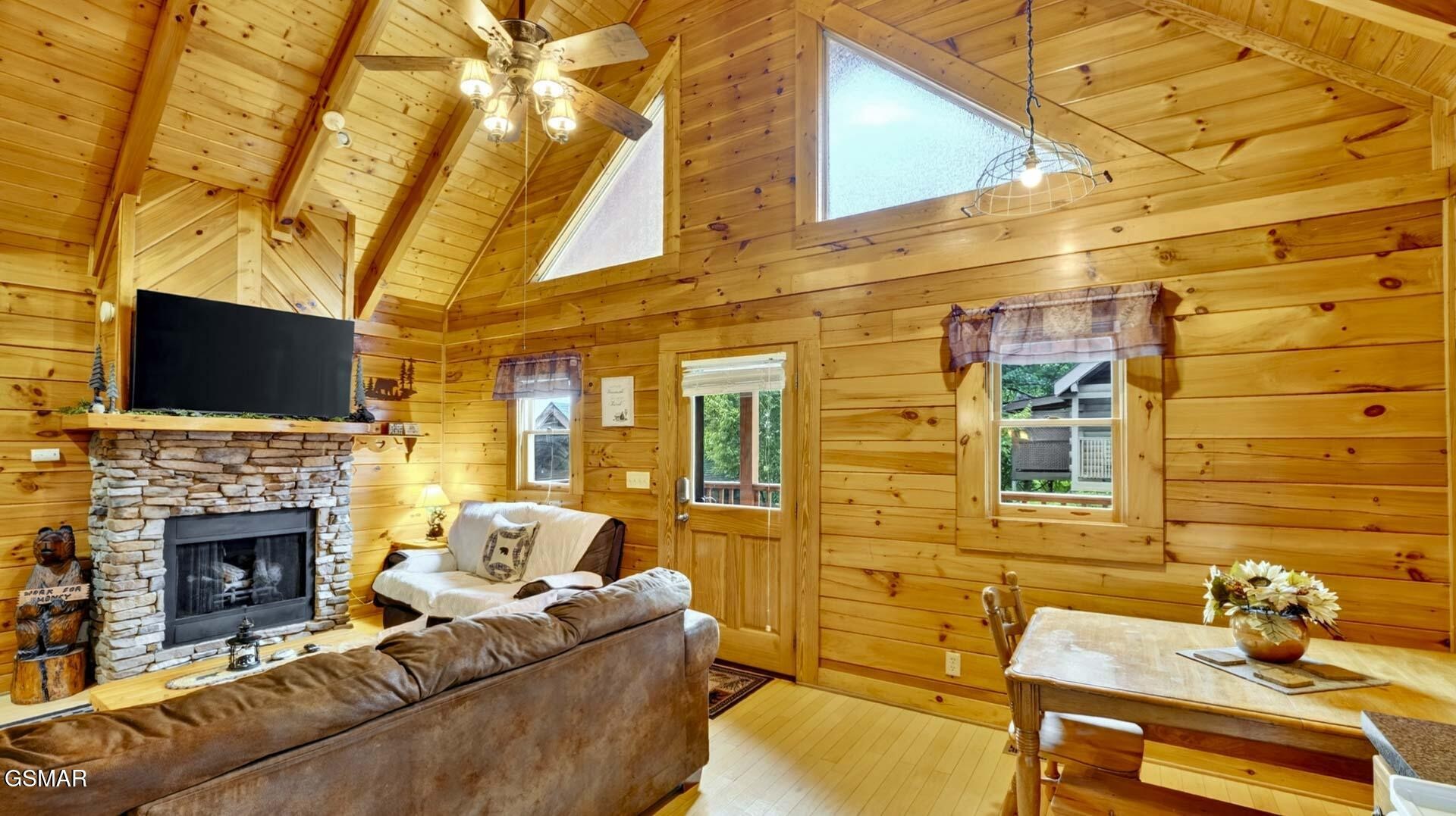 208 Moose Ridge Way Pigeon Forge, TN 37863 - Photo 4 of 26 Gallery Image 4
