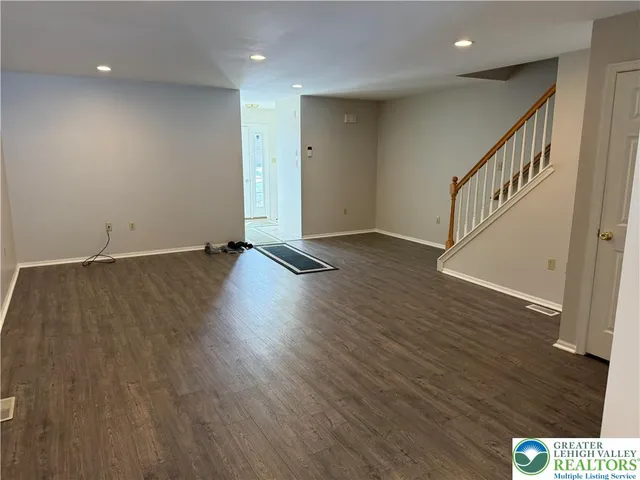 $359,900 | 1600 Greystone Circle, Alburtis, PA 18011