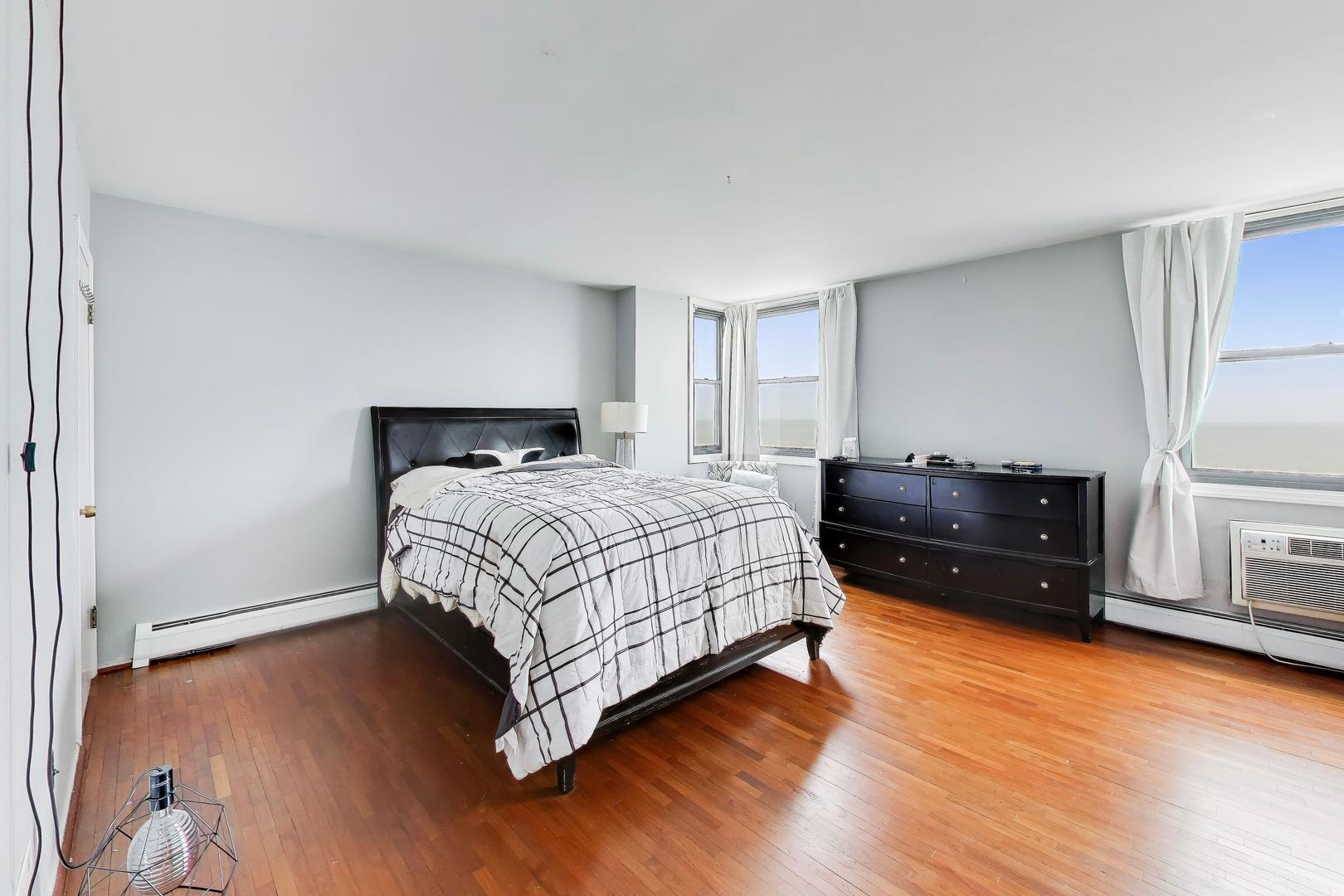 6325 North Sheridan Road, Unit 1602 Chicago, IL 60660 - Photo 15 of 37