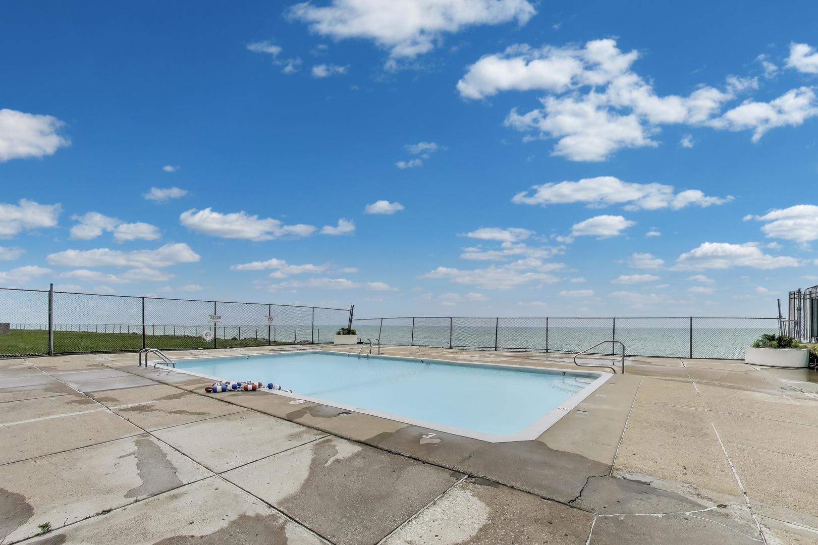 6325 North Sheridan Road, Unit 1602 Chicago, IL 60660 - Photo 24 of 38 a view of swimming pool