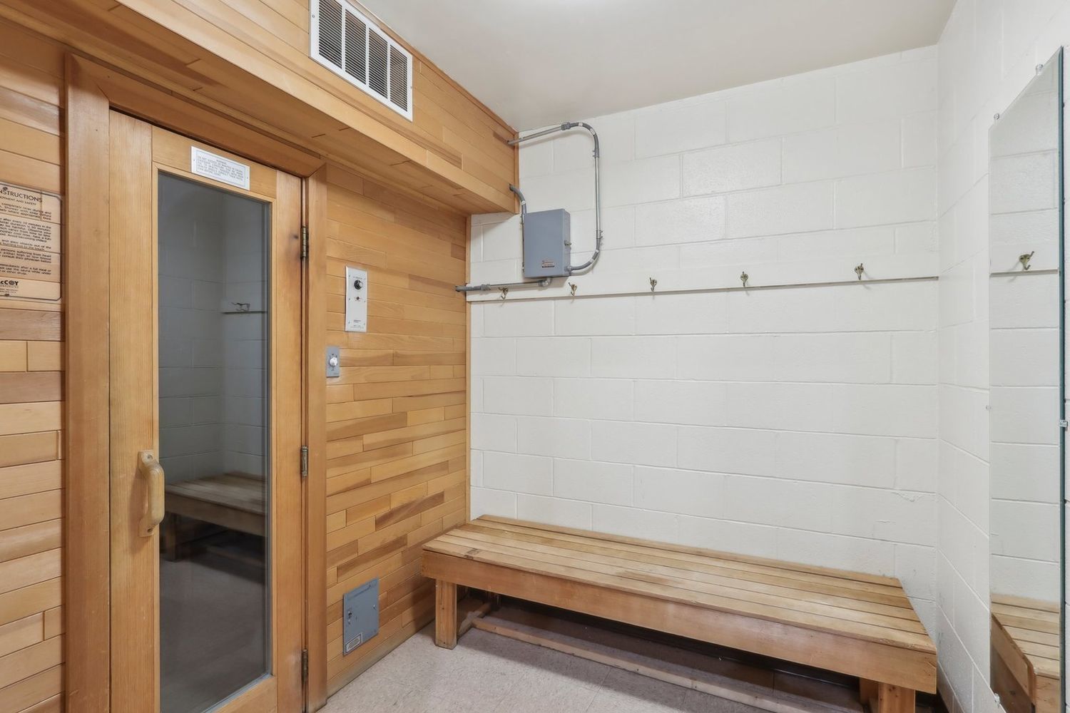 6325 North Sheridan Road, Unit 1602 Chicago, IL 60660 - Photo 28 of 38 a bathroom with a shower