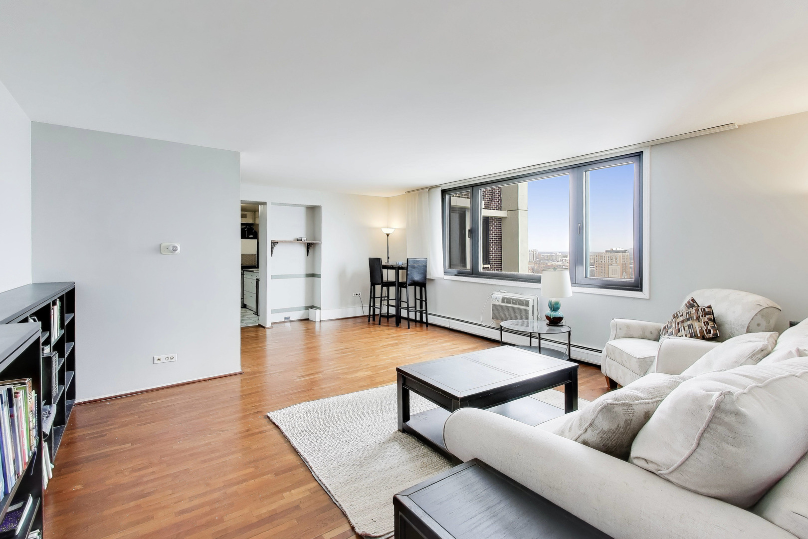 6325 North Sheridan Road, Unit 1602 Chicago, IL 60660 - Photo 4 of 38 a living room with furniture and a wooden floor