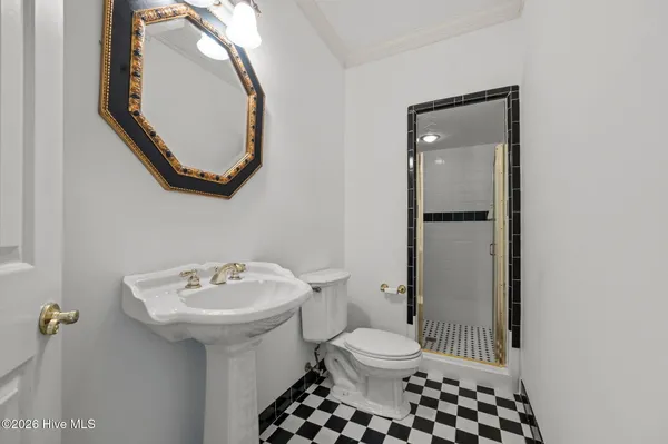 $589,000 | 206 Austin Point Drive, Washington, NC 27889