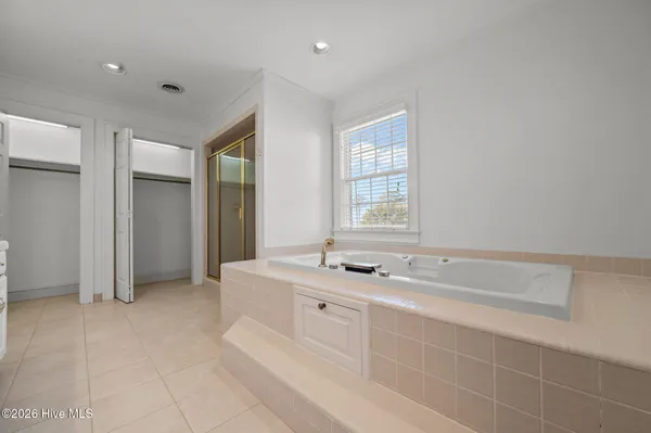 $589,000 | 206 Austin Point Drive, Washington, NC 27889