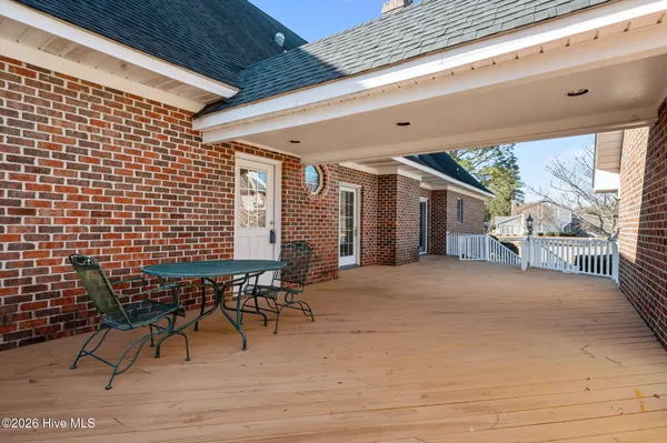 $589,000 | 206 Austin Point Drive, Washington, NC 27889