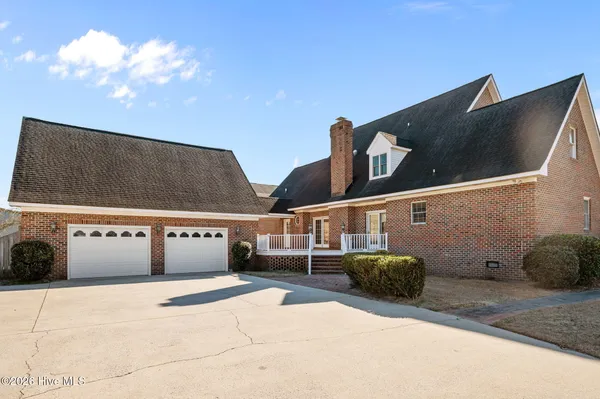 $589,000 | 206 Austin Point Drive, Washington, NC 27889