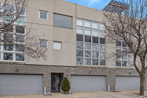 $607,000 | 925 North Willard Court, Unit 2E, Chicago, IL 60642