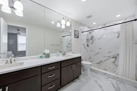 $607,000 | 925 North Willard Court, Unit 2E, Chicago, IL 60642