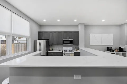 $607,000 | 925 North Willard Court, Unit 2E, Chicago, IL 60642