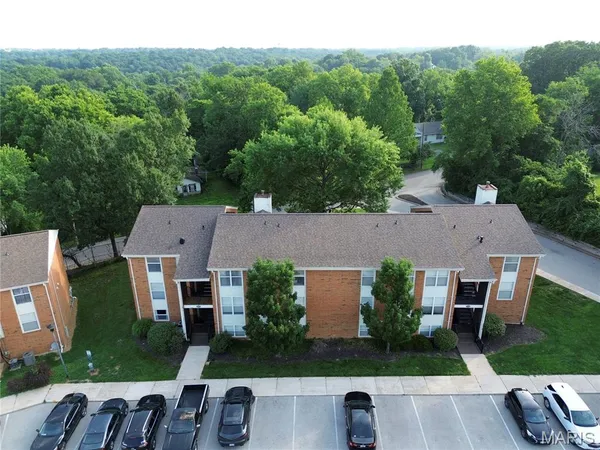 $103,000 | 1937 Greenpoint Drive, Unit 304, Kirkwood, MO 63122