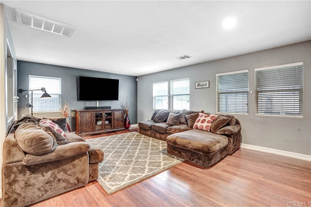 9243 Meadow Lane Riverside, CA 92508 - Photo 3 of 15