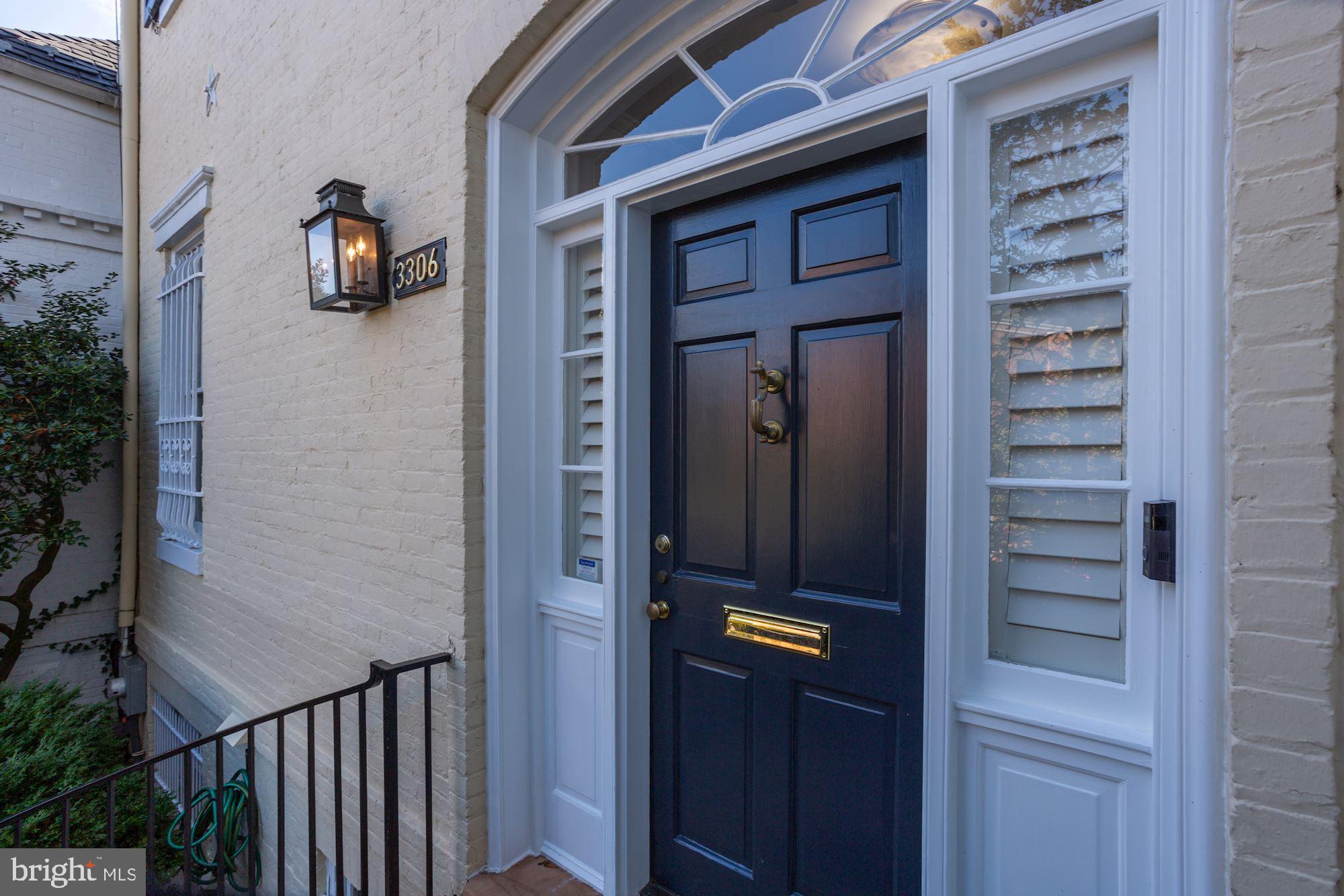 3306 R Street Northwest Washington, DC 20007 - Photo 3 of 24 a view of entryway