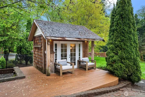 a view of a wooden bench sitting in backyard