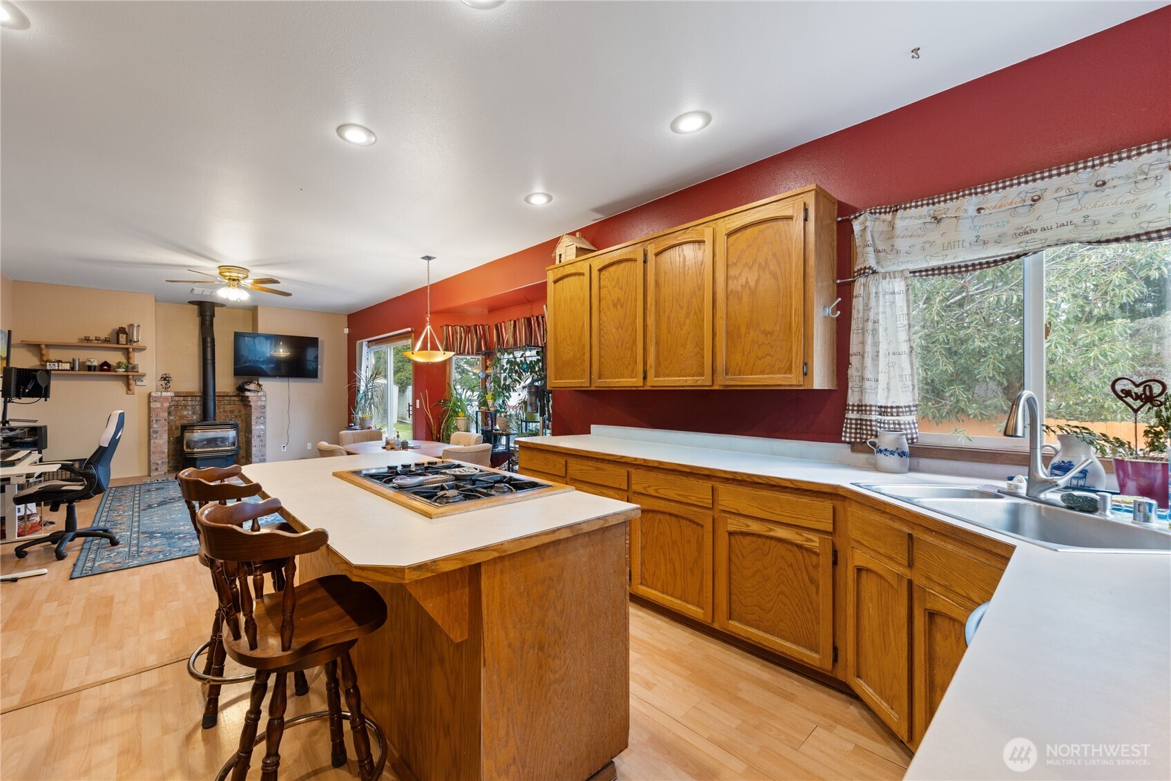 550 Southwest Muzzall Street Oak Harbor, WA 98277 - Photo 5 of 27