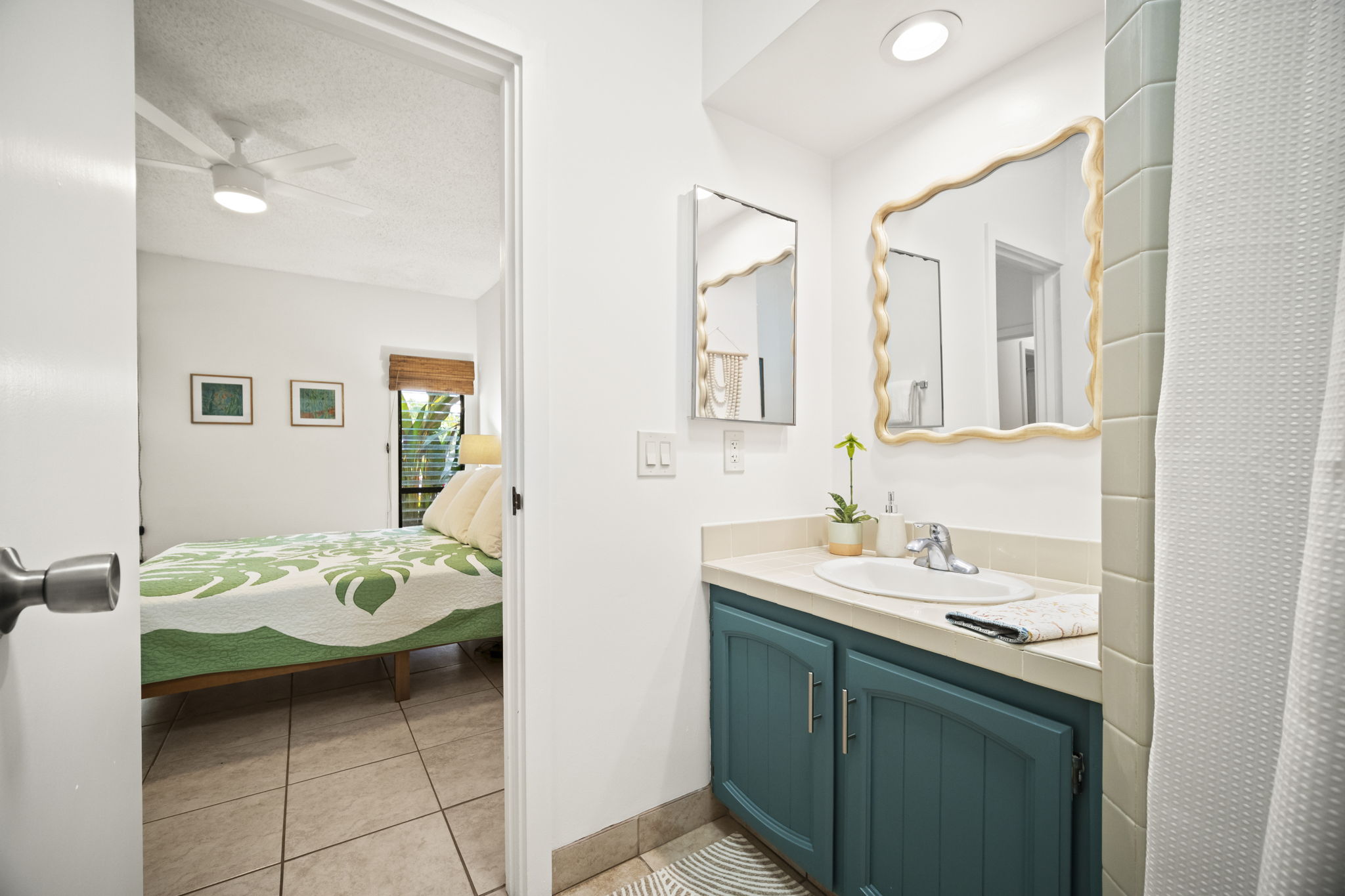 410 Papaloa Road, Unit 316 Kapaa, HI 96746 - Photo 20 of 30 a bathroom with a sink and a mirror