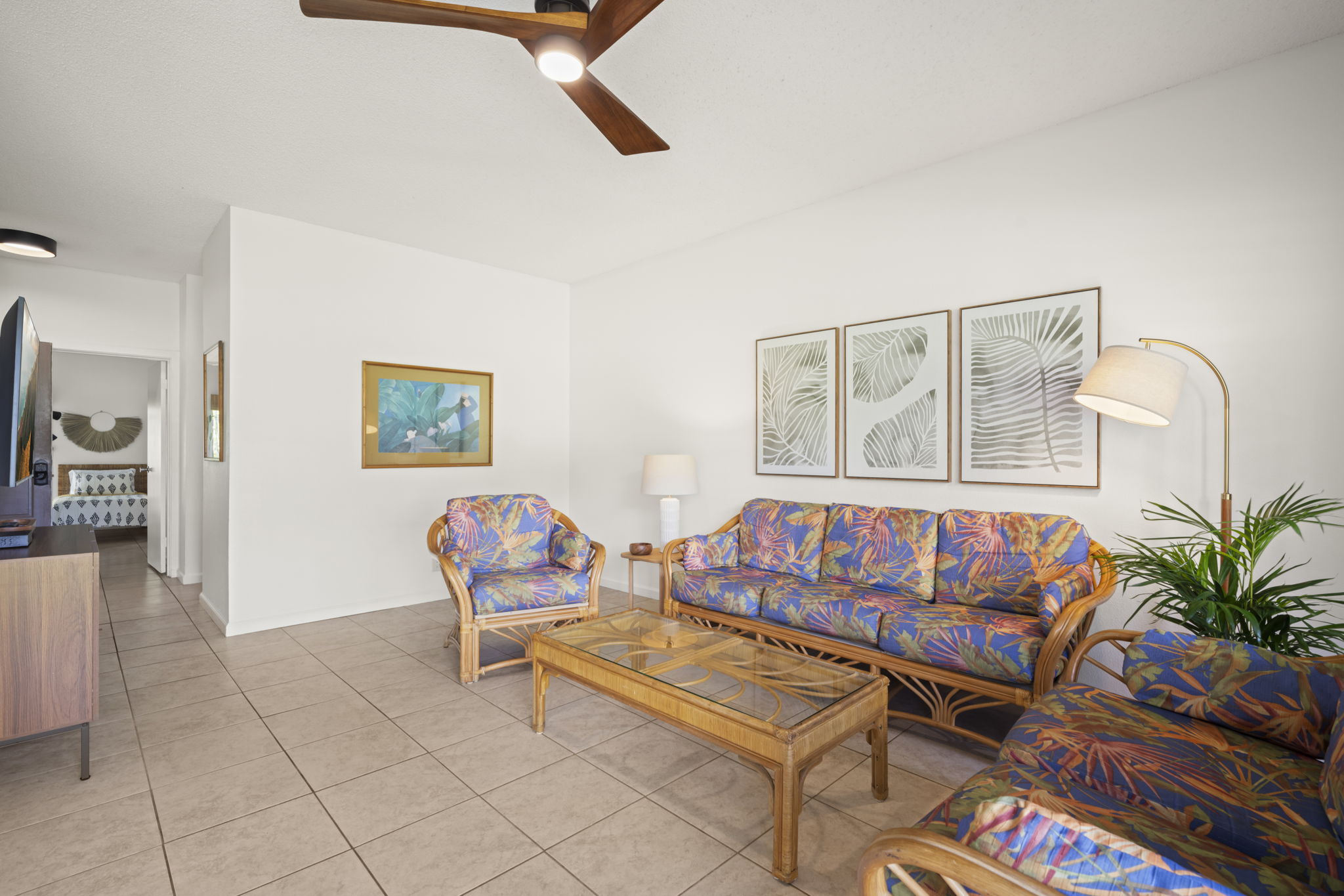 410 Papaloa Road, Unit 316 Kapaa, HI 96746 - Photo 5 of 30 a living room with furniture and wooden floor