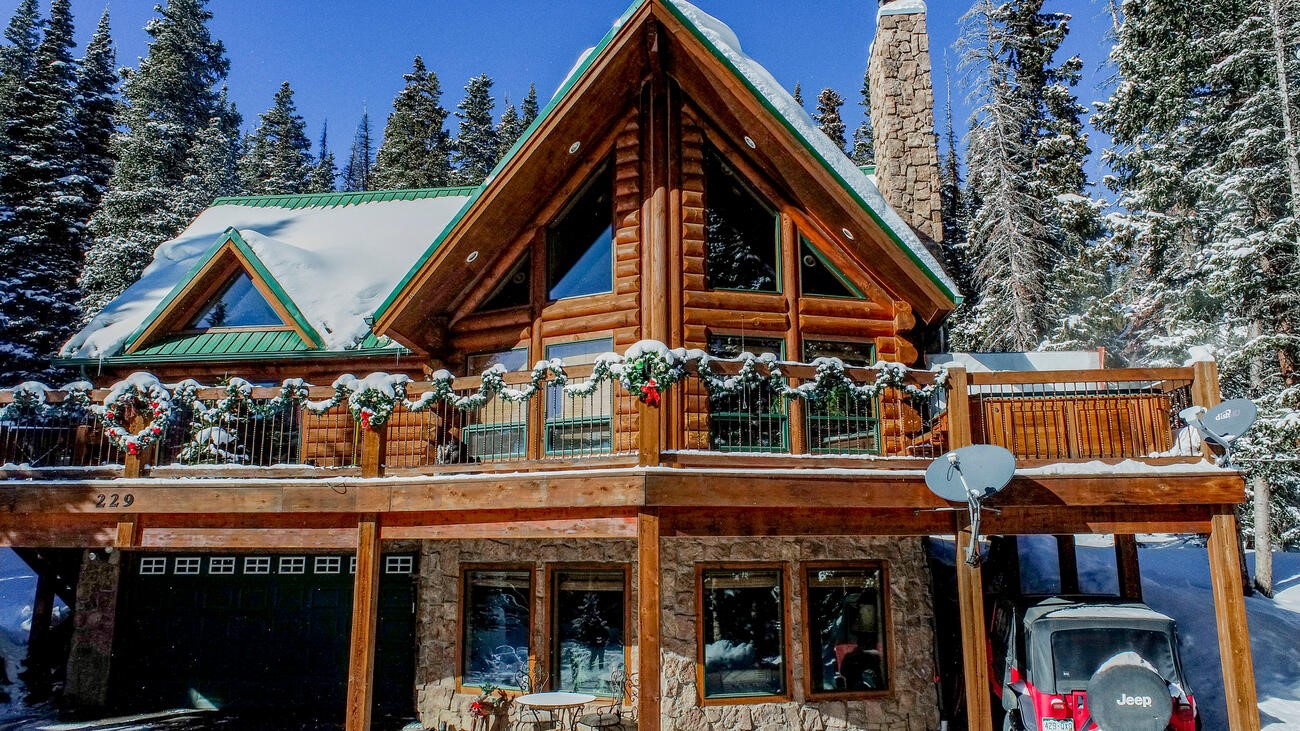 229 Lee Lane Breckenridge, CO 80424 - Photo 49 of 49 a view of a cafe with sitting area