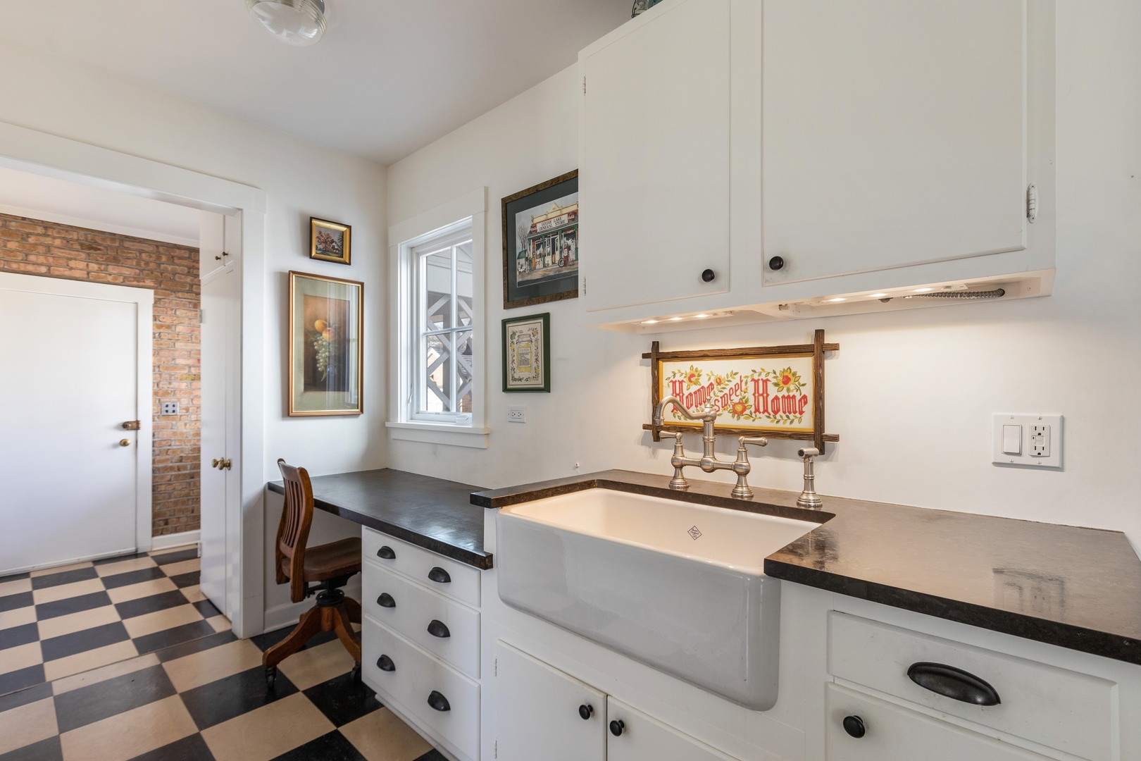 453 Sheridan Road Winnetka, IL 60093 - Photo 4 of 15 a room with a sink and a window