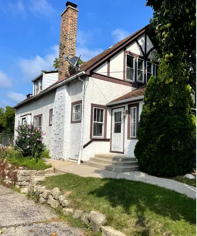 $2,395 | 232 South Central Avenue, Unit 2, Highwood, IL 60040