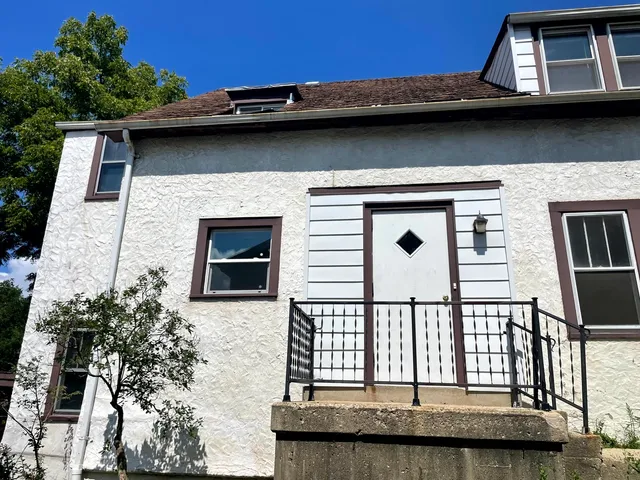 $2,395 | 232 South Central Avenue, Unit 2, Highwood, IL 60040