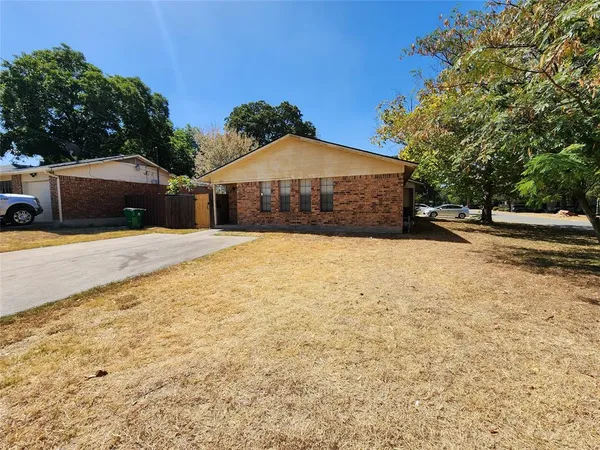 $1,250 | 3211 Eastridge Drive, Haltom City, TX 76117