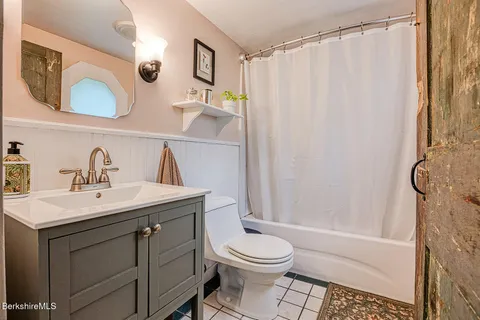 $475,000 | 132 Sandisfield Road, Sandisfield, MA 01255