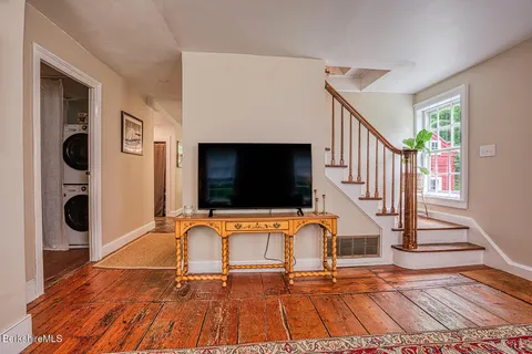$475,000 | 132 Sandisfield Road, Sandisfield, MA 01255