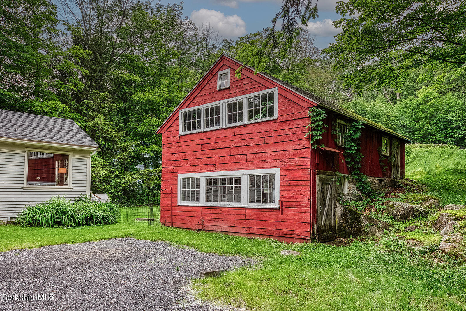 132 Sandisfield Road Sandisfield, MA 01255 - Photo 4 of 41 Barn
