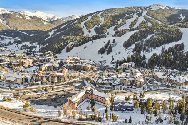 a large building with a street view