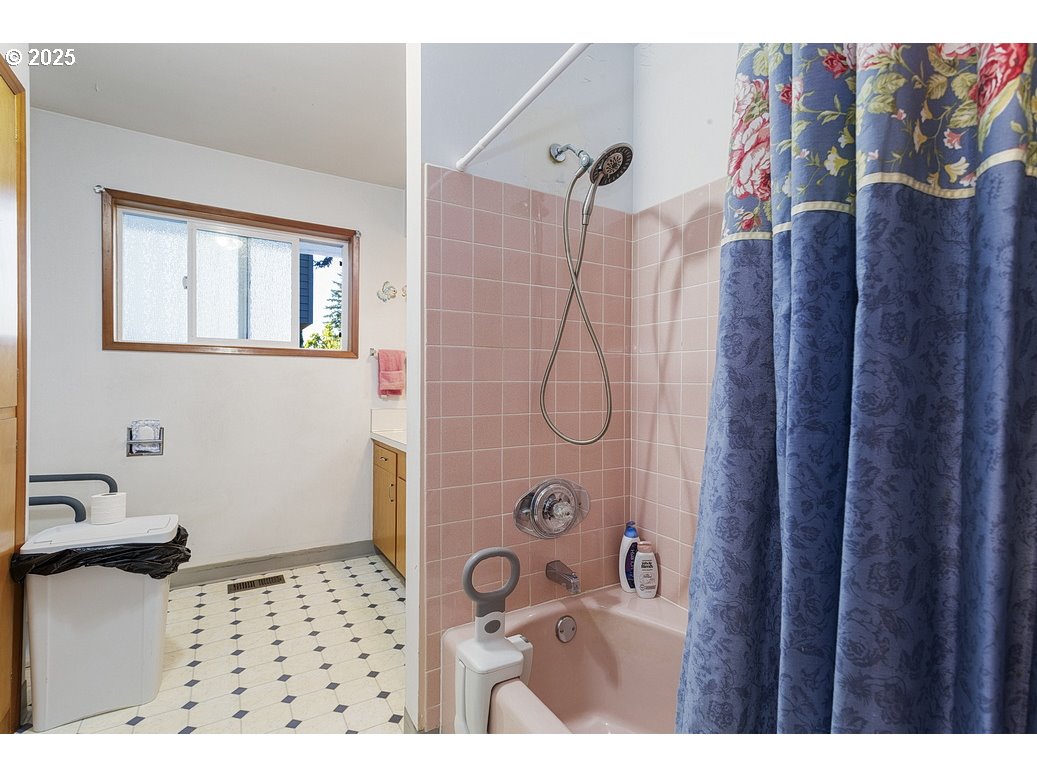 205 Northeast 160th Avenue Portland, OR 97230 - Photo 21 of 35 a bathroom with a shower