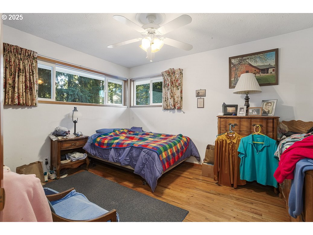 205 Northeast 160th Avenue Portland, OR 97230 - Photo 23 of 35 a bedroom with a bed and window