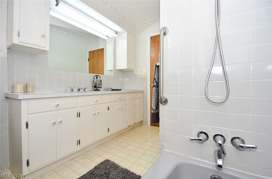 314 South Hametown Road Akron, OH 44321 - Photo 9 of 30 Plenty of room in this bathroom.