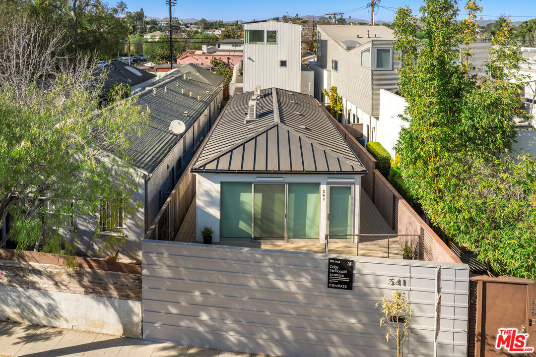 541 Rose Avenue, Unit LOFT Venice, CA 90291 - Photo 13 of 13 a view of a house with a yard