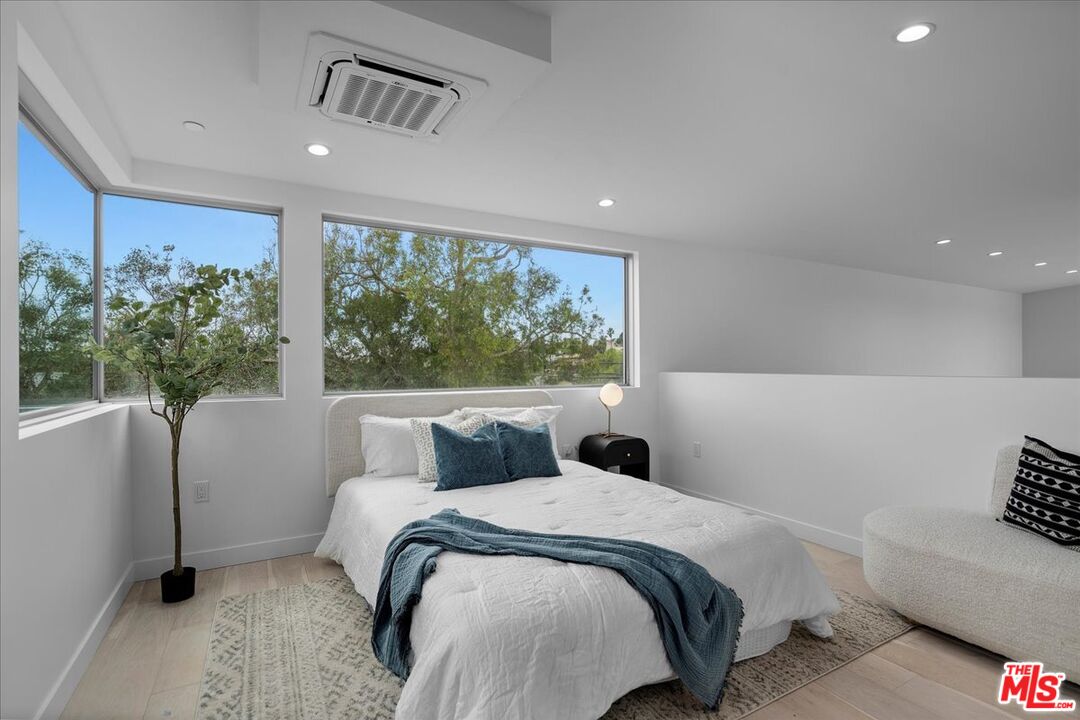 541 Rose Avenue, Unit LOFT Venice, CA 90291 - Photo 9 of 13 a bedroom with a bed and a large window