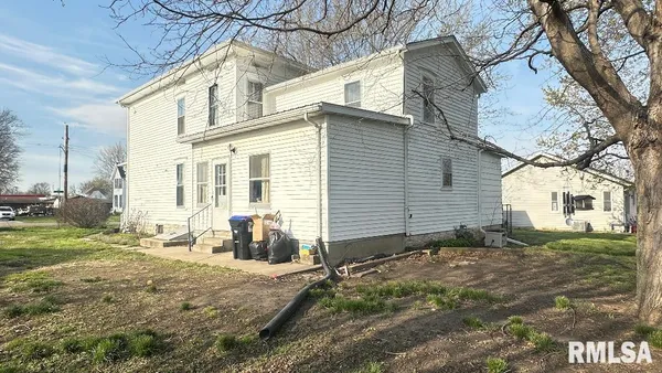 $125,000 | 223 West High Street, Mendon, IL 62351