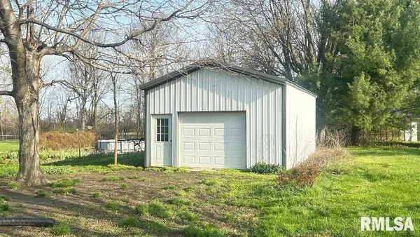 $125,000 | 223 West High Street, Mendon, IL 62351