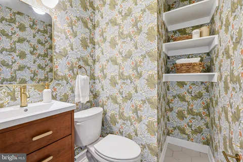 $725,000 | 415 17th Street Southeast, Washington, DC 20003