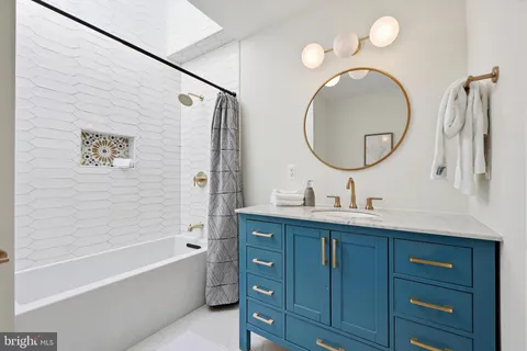 $725,000 | 415 17th Street Southeast, Washington, DC 20003