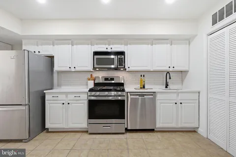 $725,000 | 415 17th Street Southeast, Washington, DC 20003