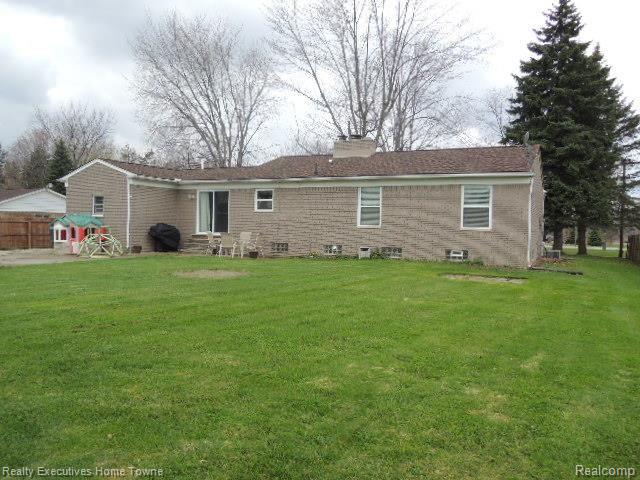 50300 Fairchild Road New Baltimore, MI 48051 - Photo 4 of 25 DSCN1988.jpg