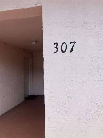 $159,500 | 8174 Terrace Garden Drive North, Unit 307, St. Petersburg, FL 33709