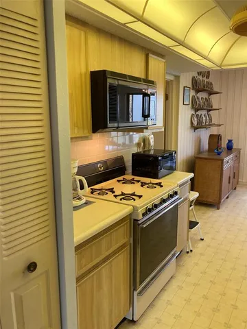 $159,500 | 8174 Terrace Garden Drive North, Unit 307, St. Petersburg, FL 33709