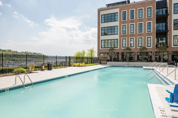 $919,000 | 100 Garvies Point Road, Unit 1042, Glen Cove, NY 11542