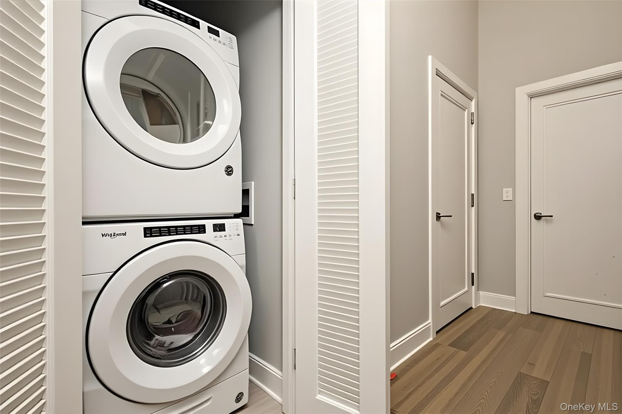 100 Garvies Point Road, Unit 1042 Glen Cove, NY 11542 - Photo 15 of 33