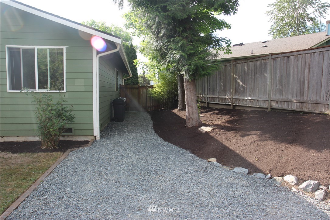 1220 220th Place Southwest Bothell, WA 98021 - Photo 5 of 11