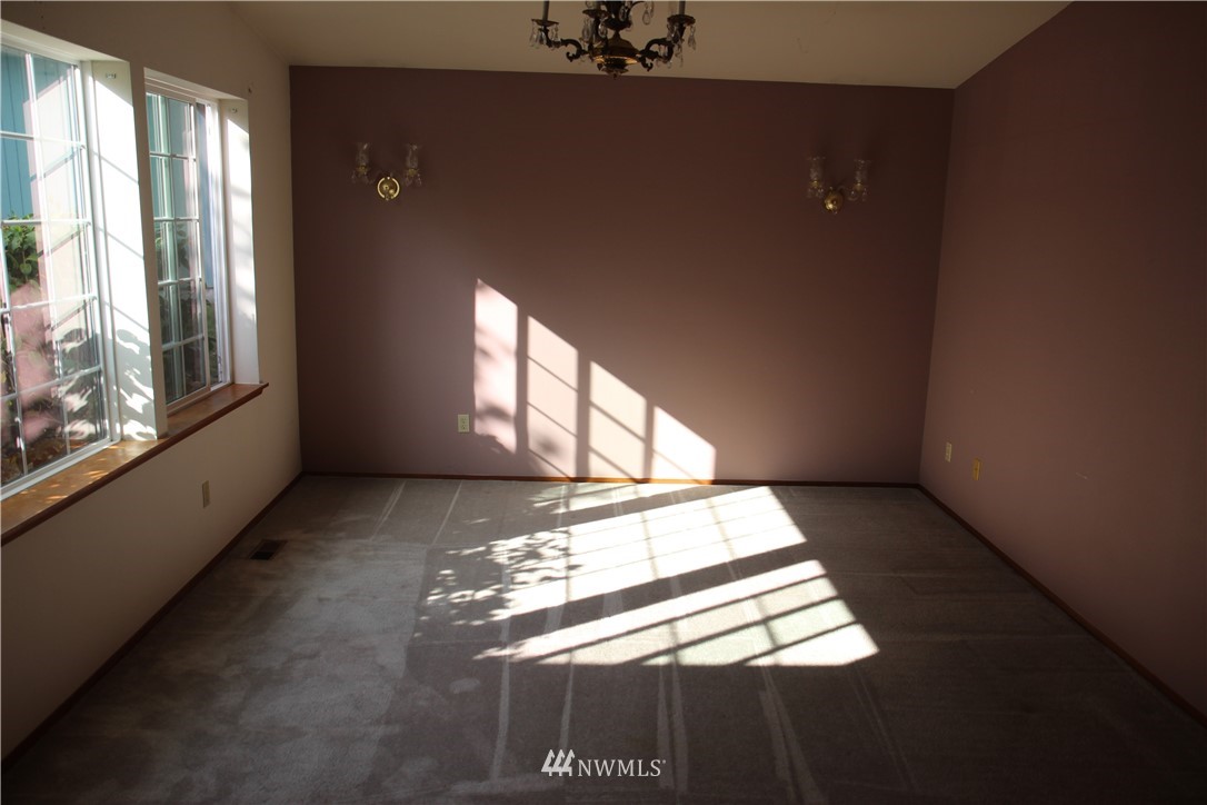 1220 220th Place Southwest Bothell, WA 98021 - Photo 7 of 11